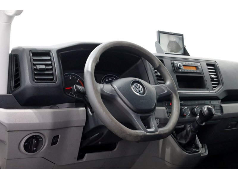 45876937-volkswagen-crafter-12