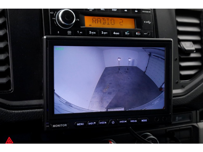 45877224-volkswagen-crafter-13