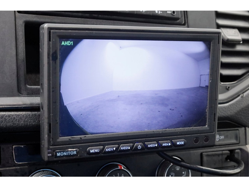 46068554-volkswagen-crafter-13