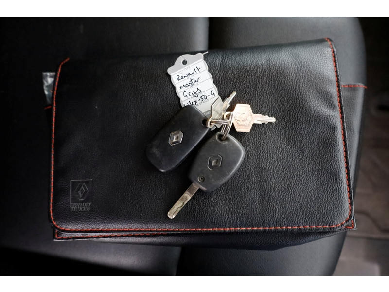 46229333-renault-master-6