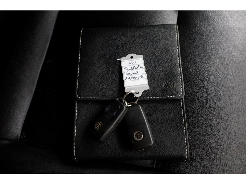 46302144-volkswagen-transporter-6