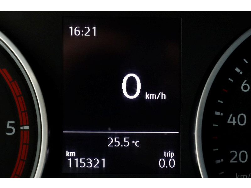 46309821-volkswagen-crafter-14