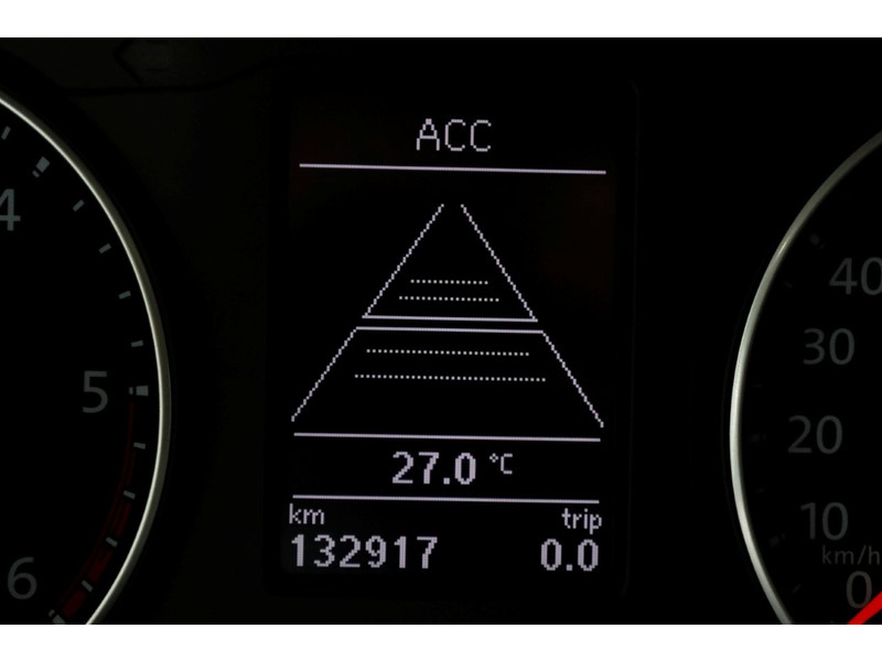 46360333-volkswagen-transporter-17