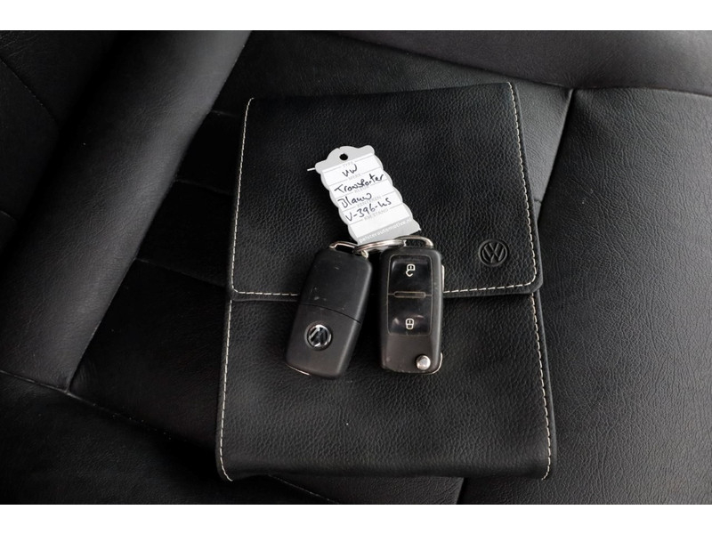 46360333-volkswagen-transporter-6