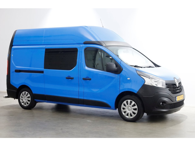 46585204-renault-trafic-10