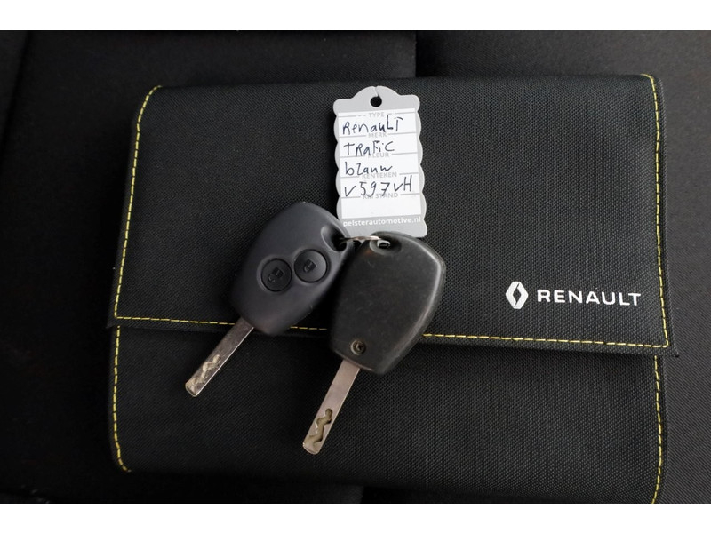 46585204-renault-trafic-6