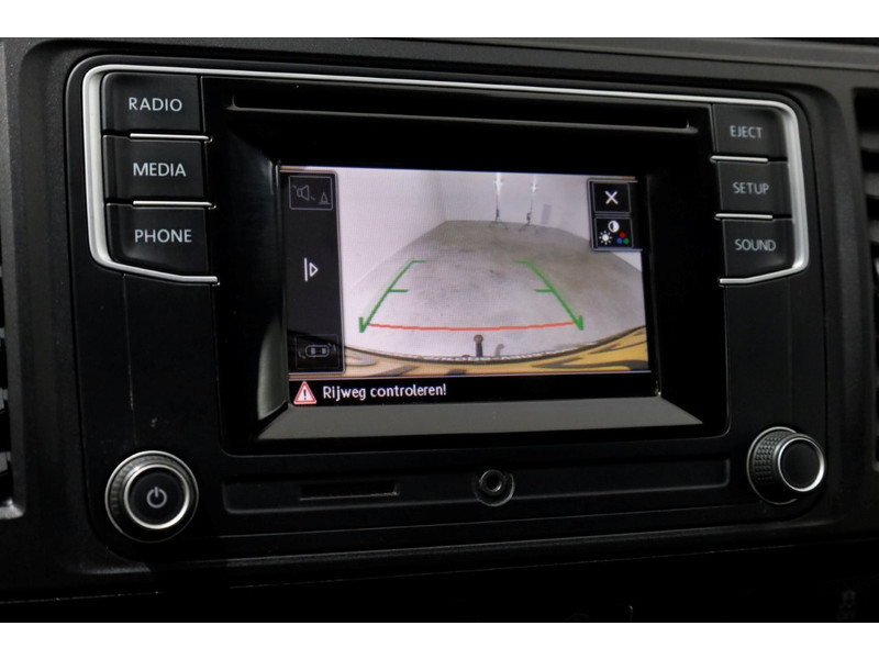 46672043-volkswagen-transporter-14