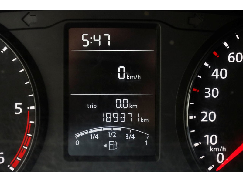 46672043-volkswagen-transporter-17