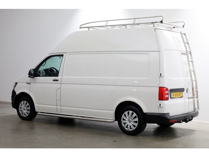 46883484-volkswagen-transporter-10