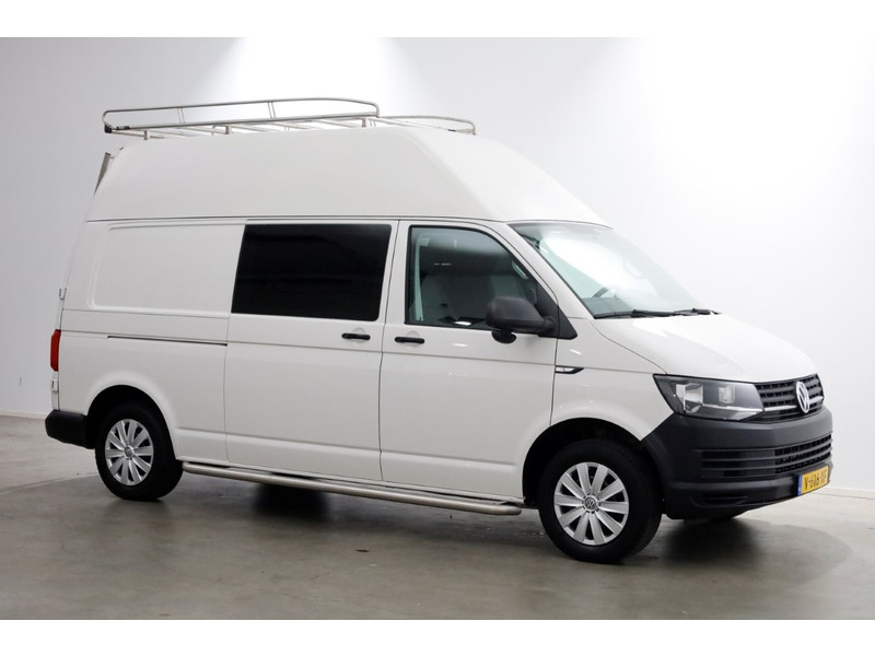 46883484-volkswagen-transporter-11