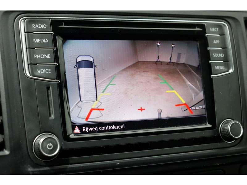 46883484-volkswagen-transporter-14