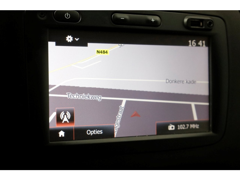 46939936-opel-vivaro-combi-17