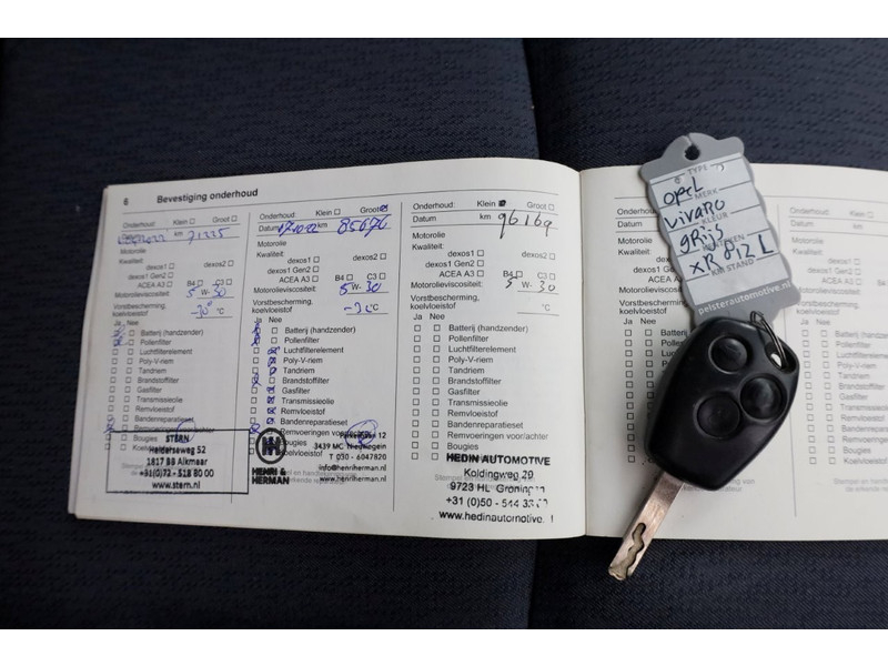 46939936-opel-vivaro-combi-9