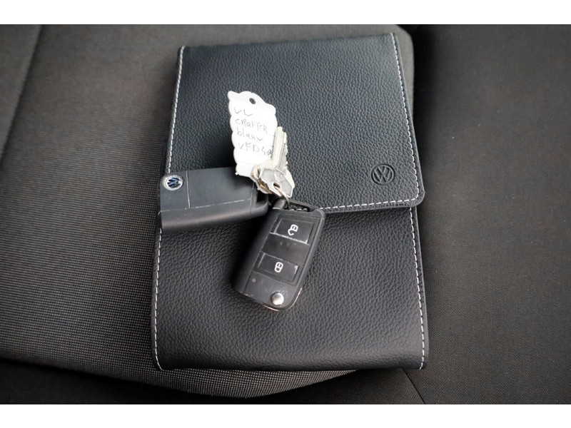 46950732-volkswagen-crafter-6