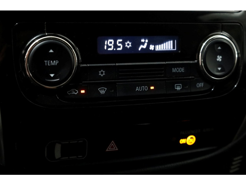 46958046-mitsubishi-l200-17