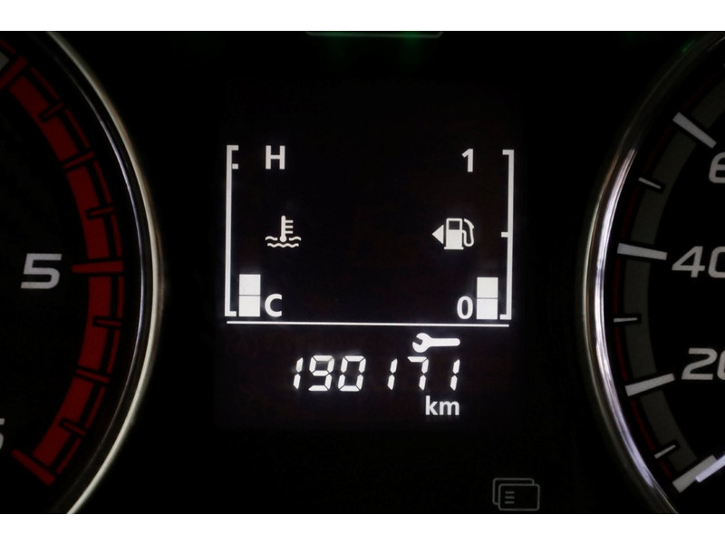 46958046-mitsubishi-l200-19