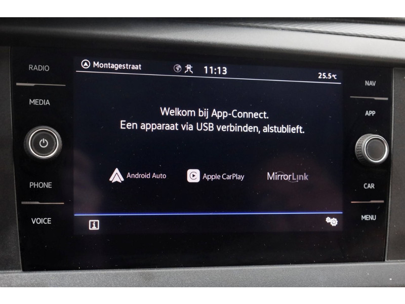 46994149-volkswagen-transporter-15