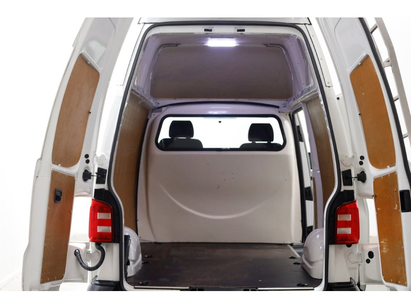 47019605-volkswagen-transporter-5