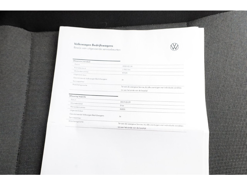 47019605-volkswagen-transporter-7