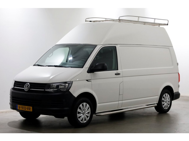 47086818-volkswagen-transporter-11