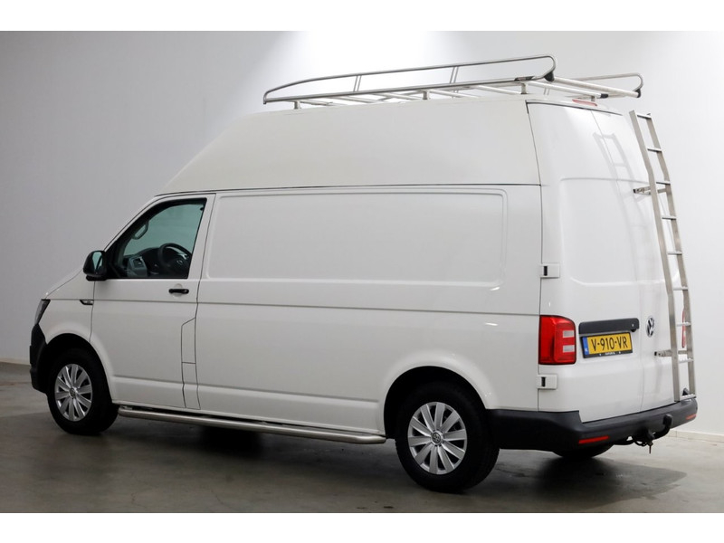 47086818-volkswagen-transporter-12
