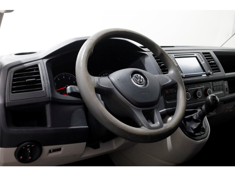 47086818-volkswagen-transporter-15