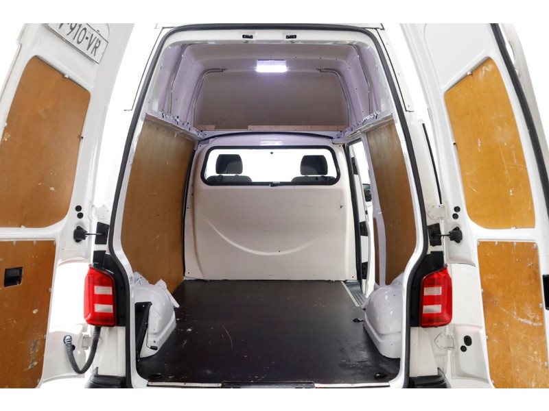 47086818-volkswagen-transporter-5