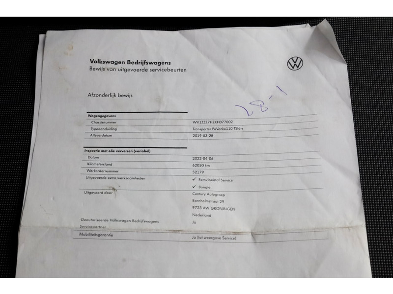 47086818-volkswagen-transporter-8