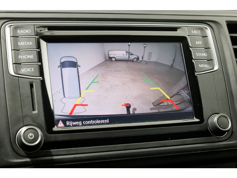 47097170-volkswagen-transporter-16