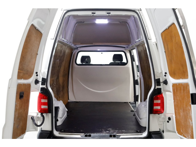 47097170-volkswagen-transporter-5