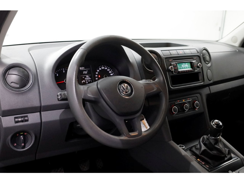47118967-volkswagen-amarok-15