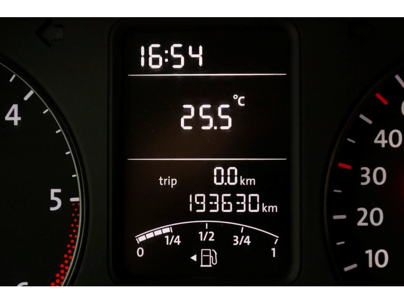 47118967-volkswagen-amarok-17