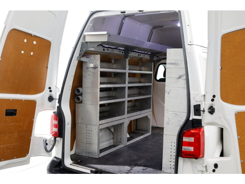 47202587-volkswagen-transporter-11