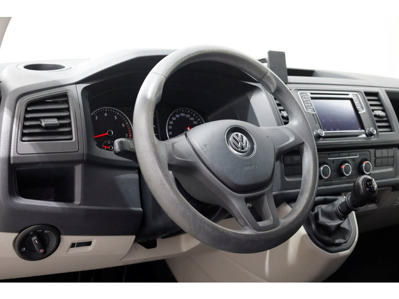 47202587-volkswagen-transporter-13