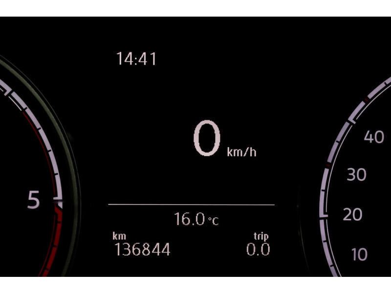 47491912-volkswagen-transporter-14