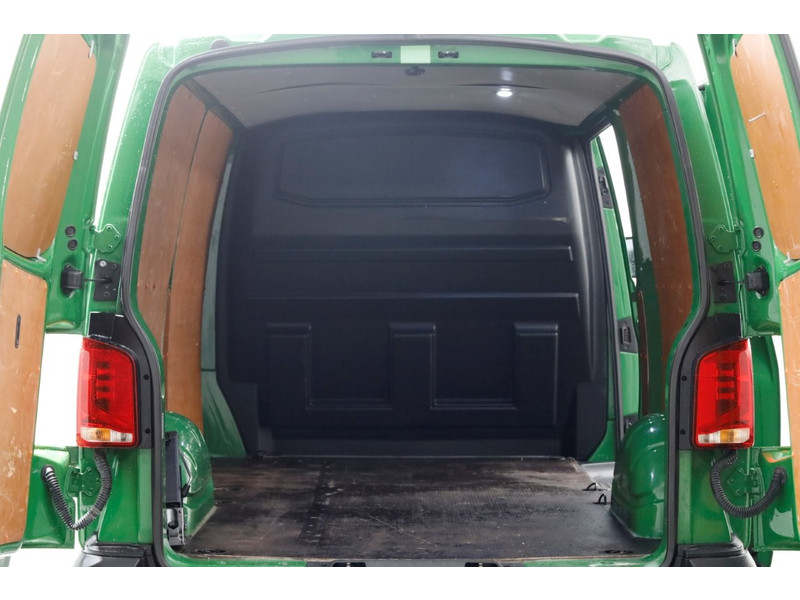 47491912-volkswagen-transporter-5