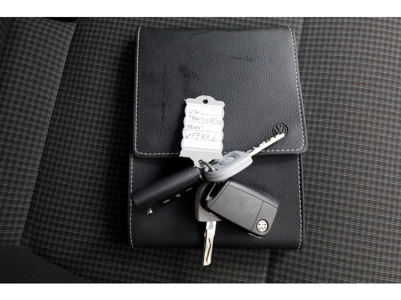 47491912-volkswagen-transporter-6