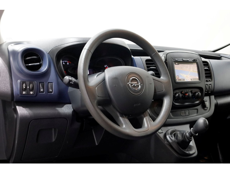 47634819-opel-vivaro-combi-16