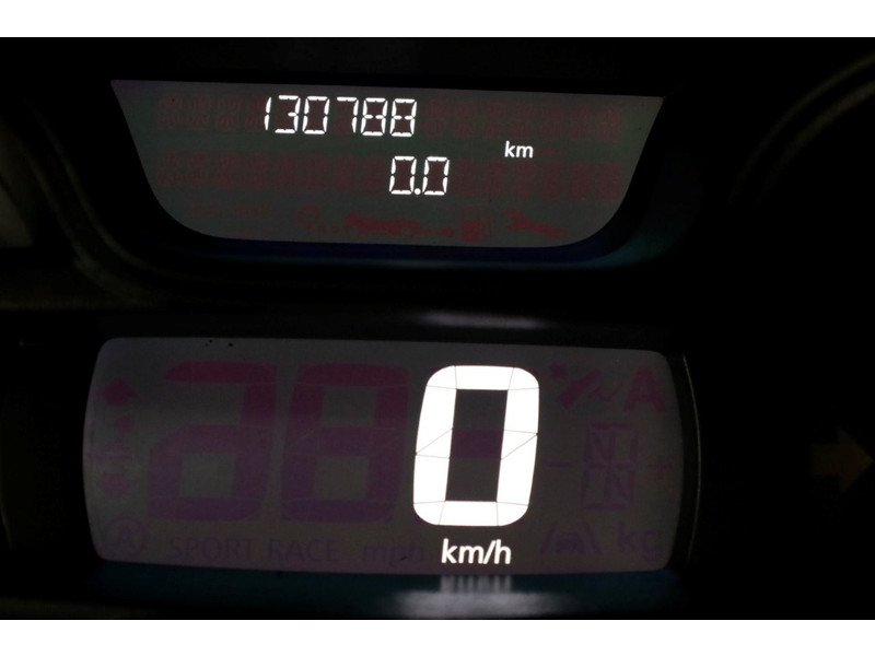 47634819-opel-vivaro-combi-18