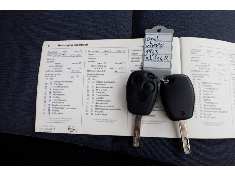 47634819-opel-vivaro-combi-9