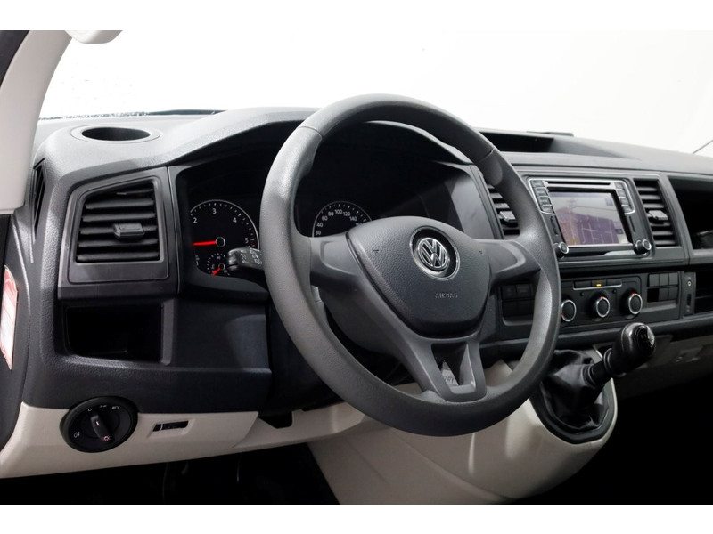 47715108-volkswagen-transporter-22