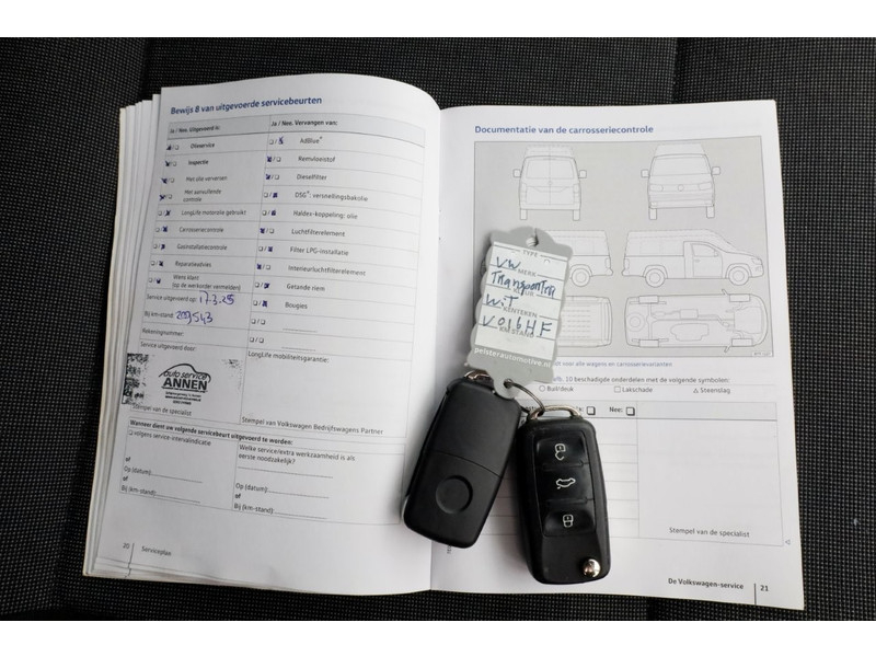 47715108-volkswagen-transporter-6