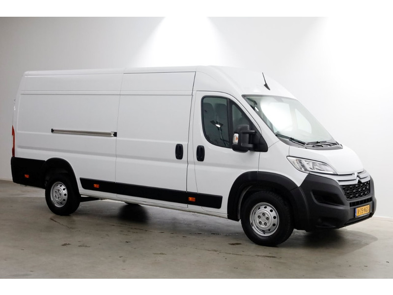 47813921-citroen-jumper-10