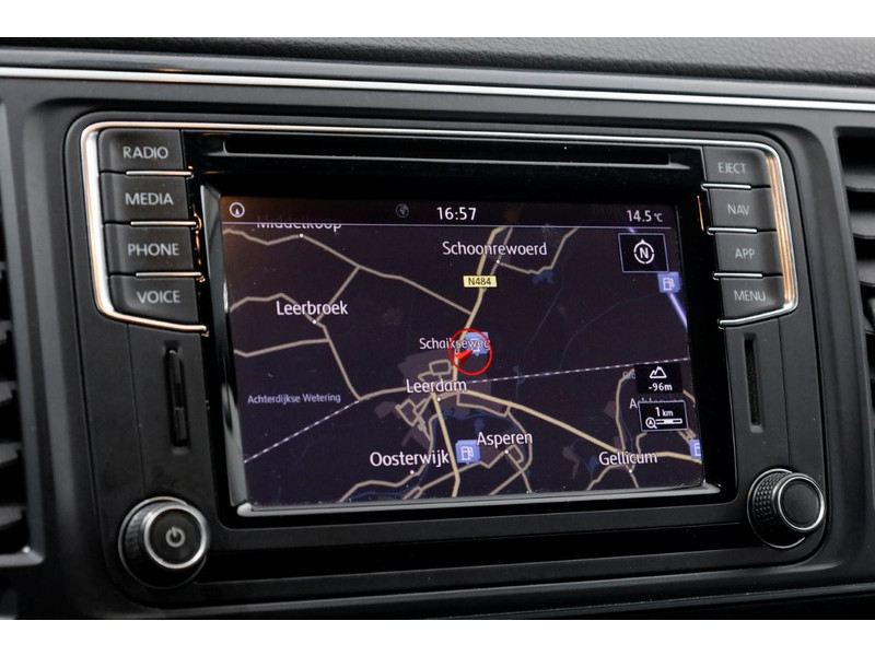 48063148-volkswagen-transporter-18