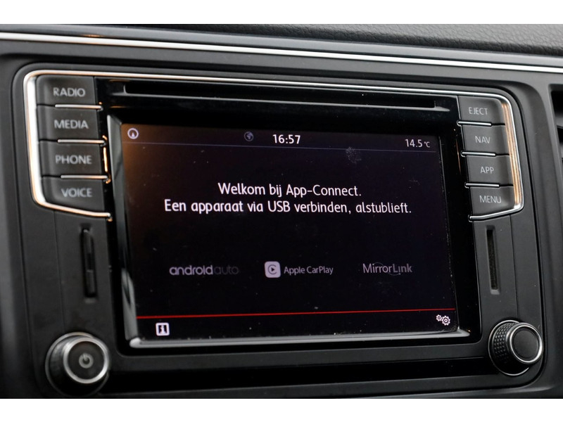 48063148-volkswagen-transporter-20