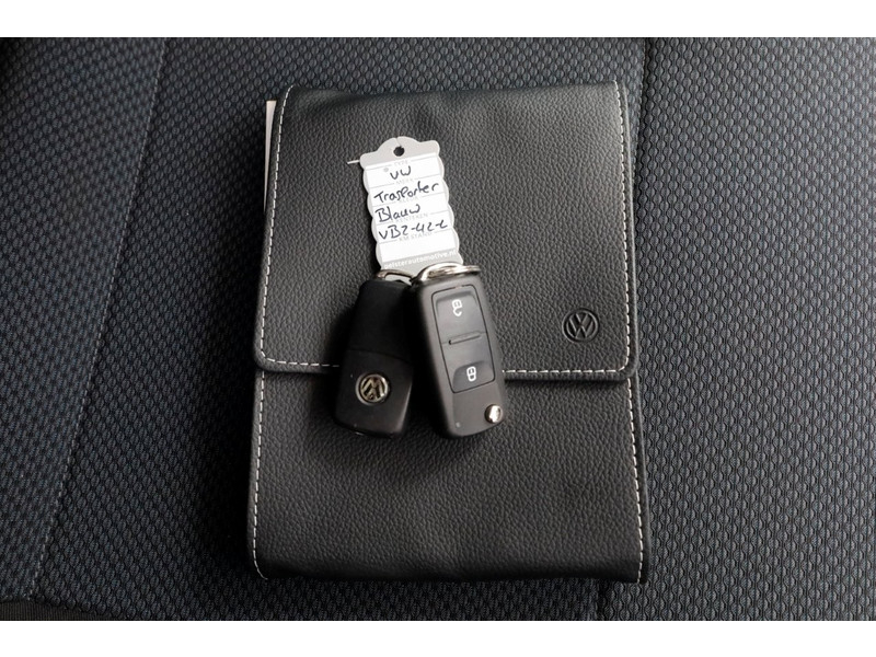 48063148-volkswagen-transporter-8