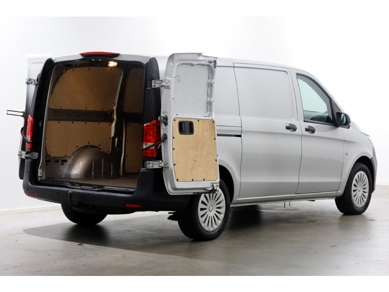 48134044-mercedes-benz-vito-12