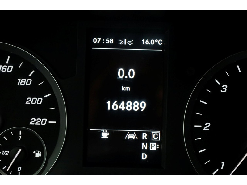 48134044-mercedes-benz-vito-19