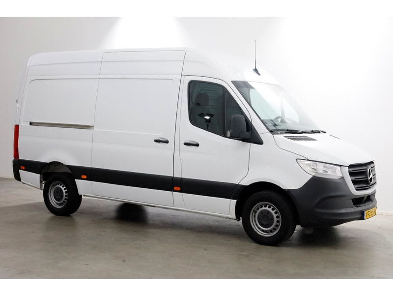 48493111-mercedes-benz-sprinter-10