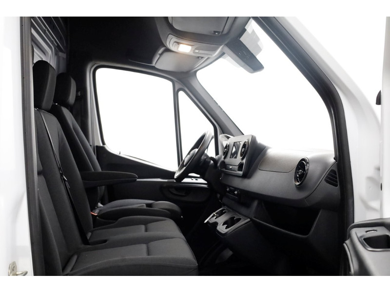 48550105-mercedes-benz-sprinter-3